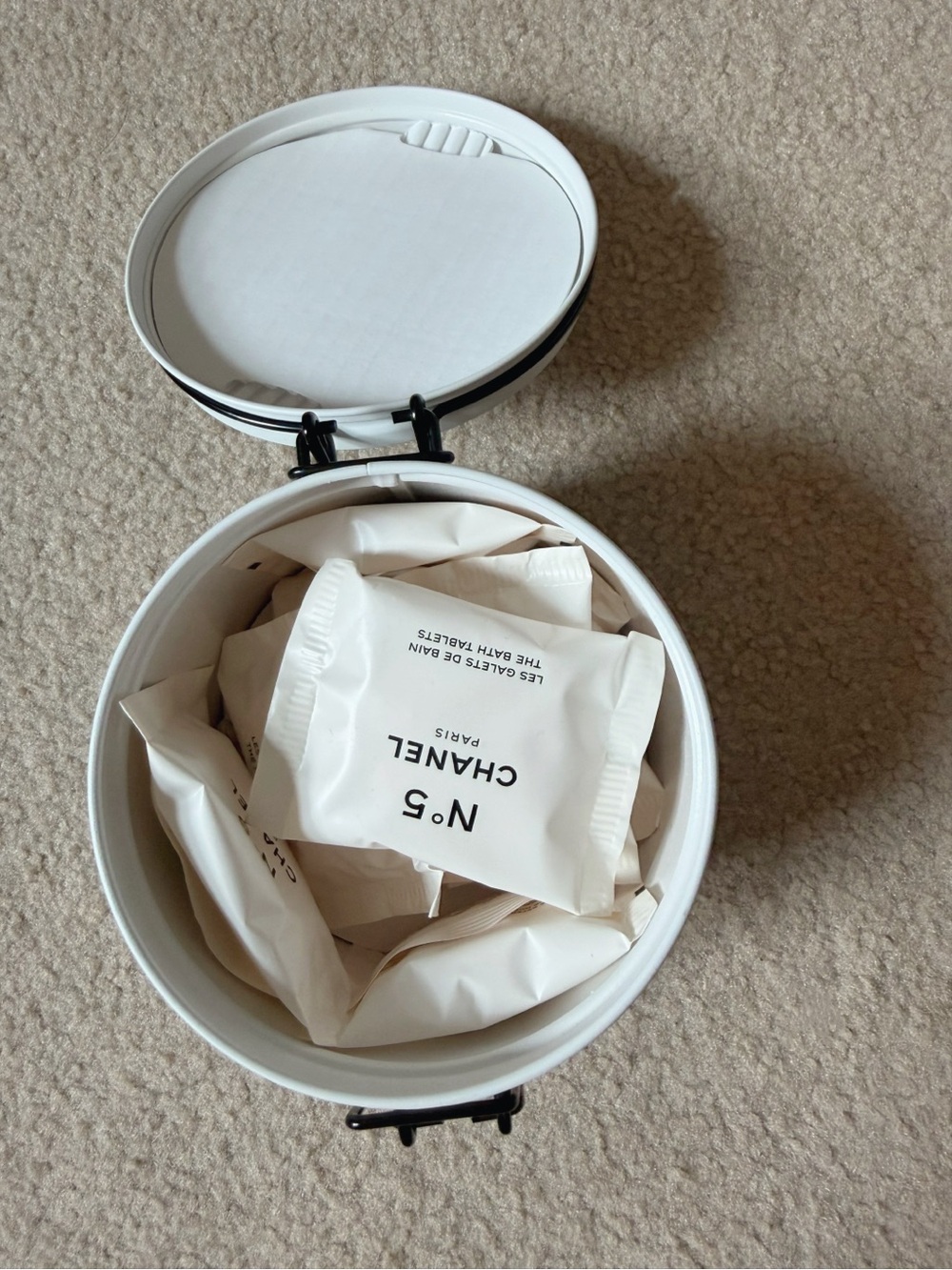 Limited Edition CHANEL Facyory N°5 White Bath Tablets - Picture 3 of 3
